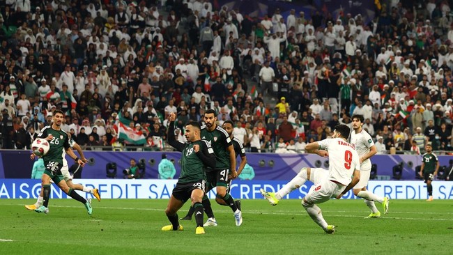 Timnas Iran raih hasil sempurna usai mengalahkan Uni Emirat Arab (UEA) 2-1 pada laga pamungkas Grup C Piala Asia 2023, Selasa (23/1).