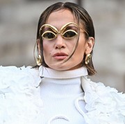 5 Momen Fenomenal Paris Couture Week 2024, Show Terbaik hingga Makeup Porselen Ikonis