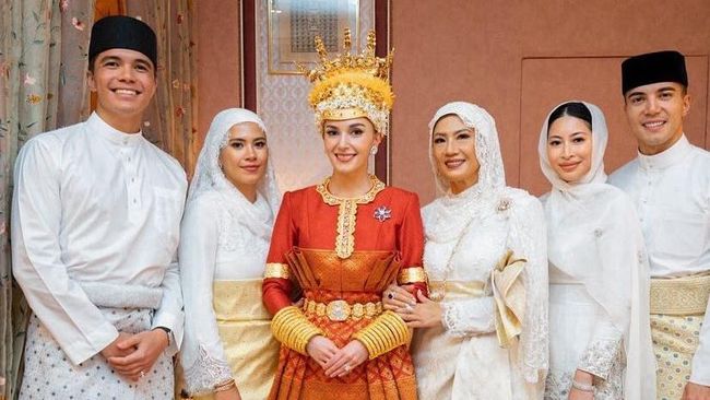 5 Potret Anisha Rosnah Isa Kalebic Bersama Keluarga, Sang Kakak ...