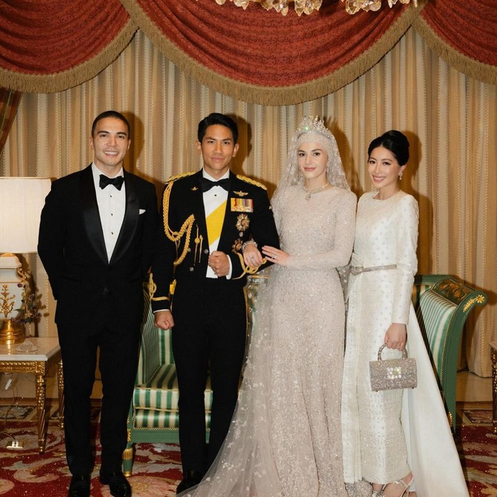 <p>Anisha Rosnah Isa Kalebic menjadi perbincangan karena telah menikah dengan Pangeran Mateen. Dinikahi oleh pangeran, Anisha juga berasal dari keluarga yang memiliki relasi dengan Kerajaan Brunei Darussalam. (Foto: Instagram @danialik)</p>