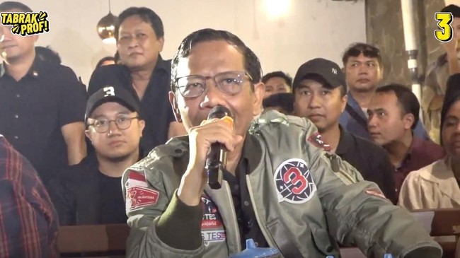Mahfud meminta masyarakat untuk bersama-sama menyelamatkan Indonesia melalui pilihannya di Pemilu.