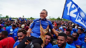 Zulhas Disambut Riuh Konvoi Ribuan Warga Papua Pegunungan di Yahukimo