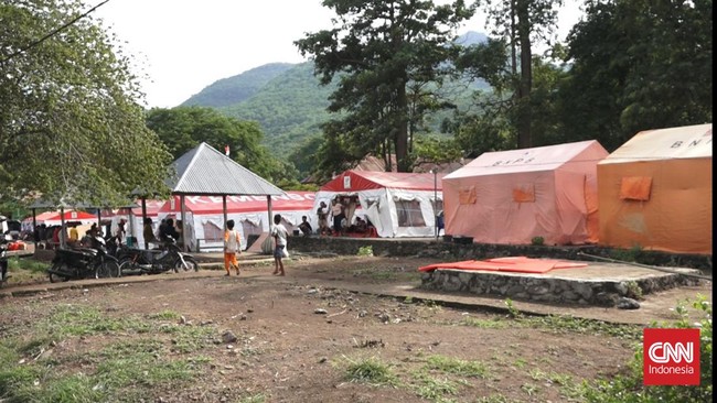 Sejak awal bulan ini, pengungsi bencana erupsi Gunung Lewotobi Laki-laki di NTT mencapai 6.311 jiwa.