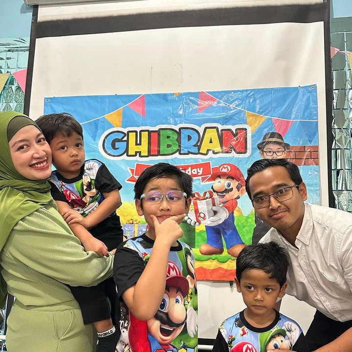 <p>Seperti dirinya, Maissy menikah dengan rekan sejawat bernama Riky Febriansyah Saleh. Diketahui, sang suami merupakan dokter spesialis bedah ortopedi. Ternyata, keduanya sama-sama menempuh pendidikan di Fakultas Kedokteran Universitas Indonesia (FKUI) pada 2008. (Foto: Instagram @pramaisshelarinda.md)<br /><br /></p>