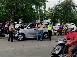 5 Kendaraan Terlibat Tabrakan Beruntun di Gianyar, Sopir Truk Terjepit