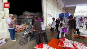 VIDEO: Diskon 40 Persen, Ribuan Petani Serbu Serbu Pasar Pupuk Murah
