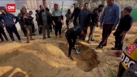 VIDEO: Jasad Korban Bom Israel Dikubur di Halaman RS Khan Younis Gaza