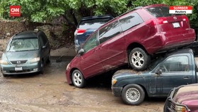 VIDEO: Hujan Deras di San Diego Picu Gelombang Banjir Bandang