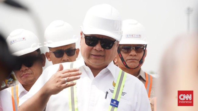 Menko Perekonomian Airlangga Hartarto merespons rencana cawapres nomor urut 3 Mahfud MD mundur dari kursi Menko Polhukam.