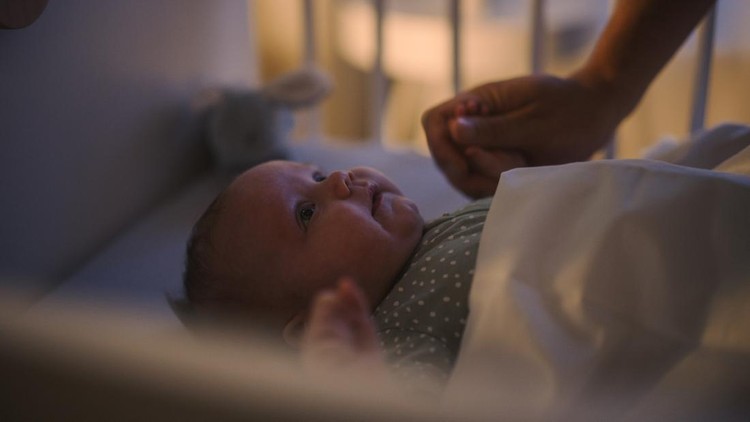 Bayi baru lahir bergadang