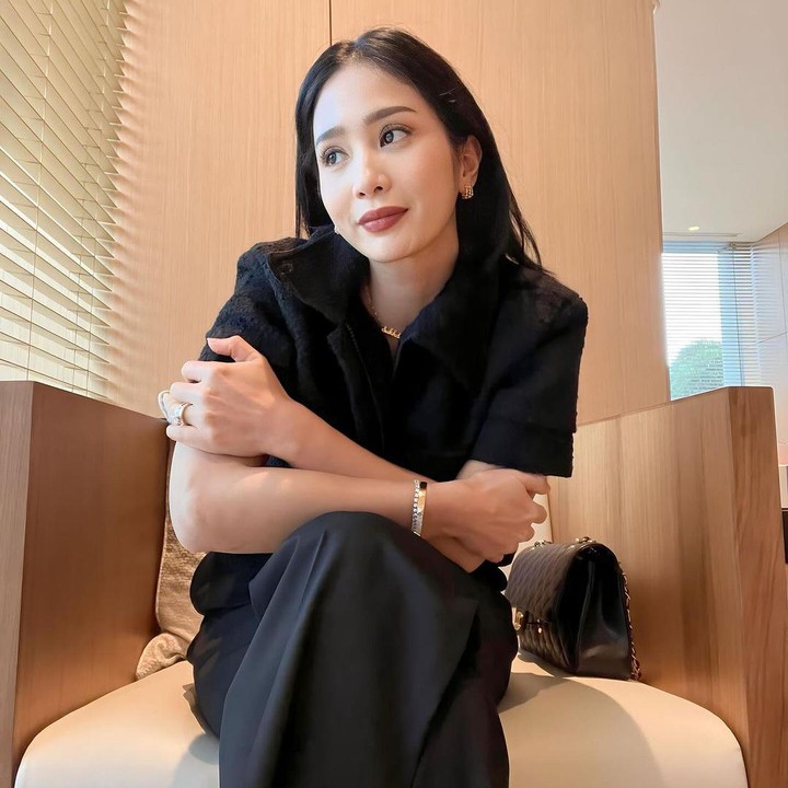 <p>Bunga Zainal dikenal sebagai seorang aktris, produser, juga penyanyi kebanggaan Tanah Air, Bunda. Lahir pada 23 Maret 1987, saat ini Bunga sudah berusia 36 tahun.(Foto: Instagram @bungazainal05)<br /><br /><br /></p>