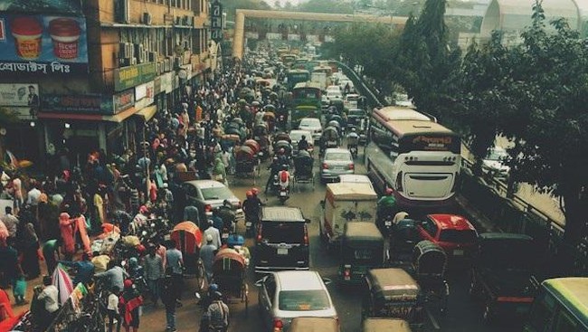 Dhaka, Bangladesh menerapkan penggunaan AI untuk penegakan aturan lalu lintas. 
