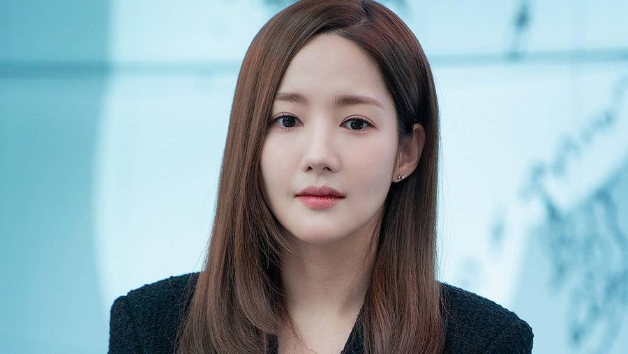 Gaya ngantor Park Min Young di drakor