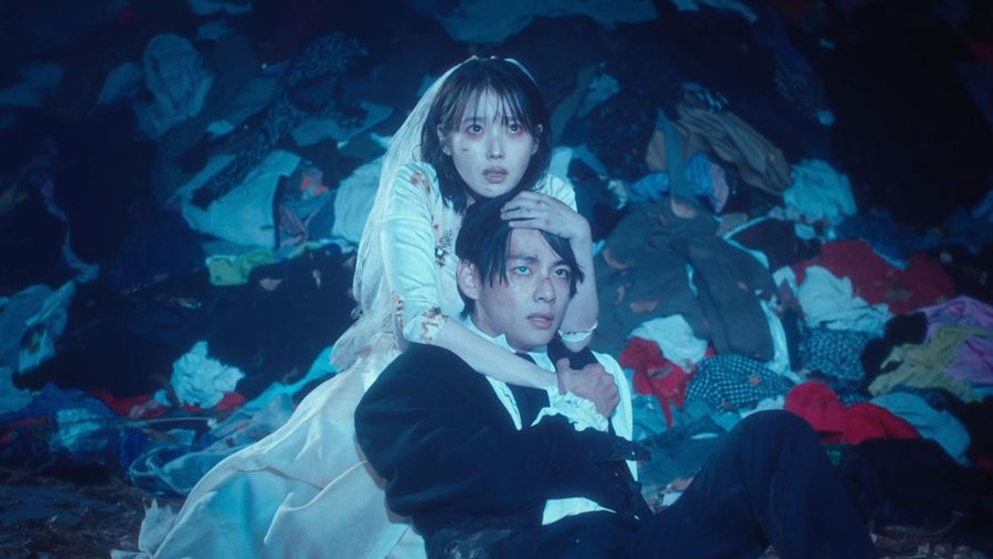 IU dan V BTS menjadi couple tragis di video klip 'Love Wins All'