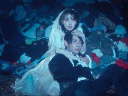 Lirik Lagu Love Wins All - IU