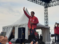 Ada Pose 2 Jari dari Mobil Kepresidenan, Kaesang Bilang Begini