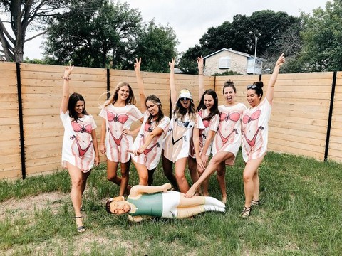 Bachelorette partiyasining yaramas fotosuratlari Bachelorette partiyasining yaramas fotosuratlari