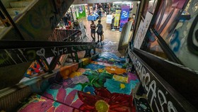 FOTO: Grafiti Hidupkan Lagi Mal Mati di Singapura