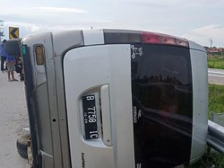 Detik-detik Mobil Rombongan Santri Terguling di Tol Brebes Tewaskan 2 Orang