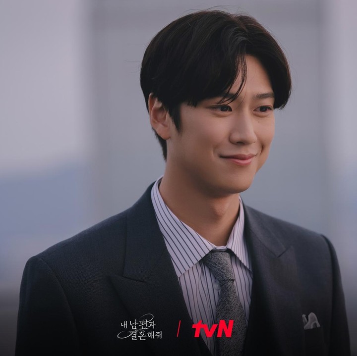 <p>Ini merupakan <em>comeback</em> Na In Woo setelah sebelumnya membintangi drama Korea <em>Longing for You</em> di tahun 2023. Kal ini, Na In Woo berperan sebagai tokoh Yoo Ji Hyuk. (Foto: Instagram @tvn_drama)</p>