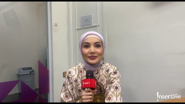 img-title Mantap Berhijab, Nindy Ayunda Jual Baju-baju Terbuka