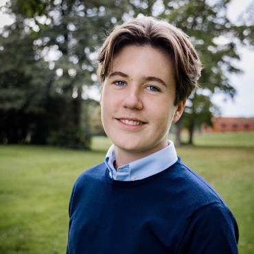 Anak Raja Denmark Kerja di Peternakan, Reaksi Ibunda Jadi Sorotan