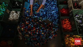 FOTO: Tiada Habisnya Banjir Botol dan Gelas Plastik Air Mineral