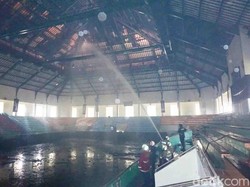 GOR Purna Krida Badung Terbakar, 11 Armada Pemadam Diterjunkan