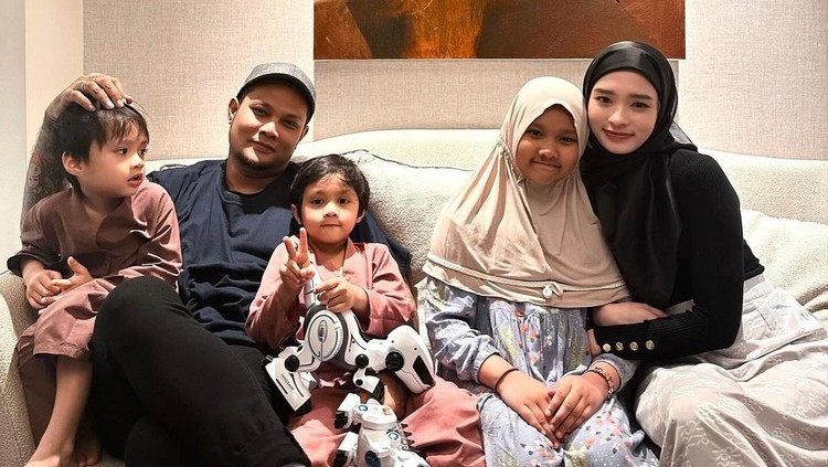Potret Inara Rusli dan Starla