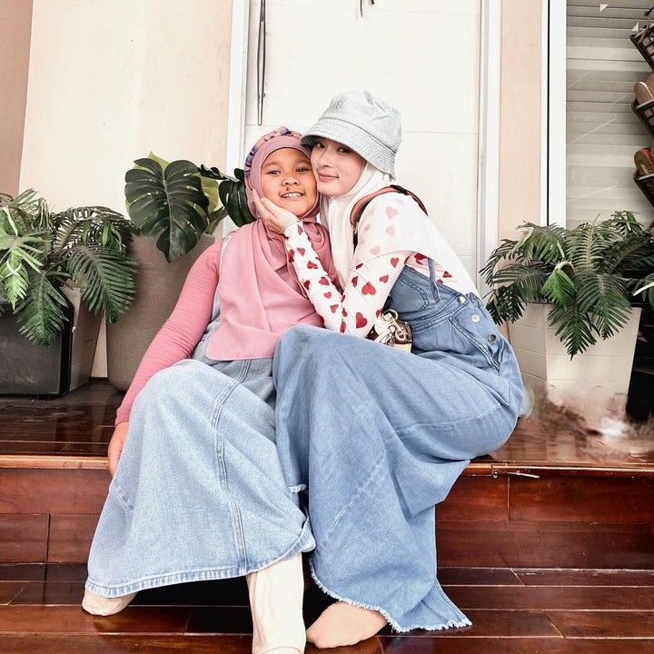 <p>"Starla cantik amat <em>MasyaAllah</em>," puji seorang netizen. "<em>MasyaAllah</em>, Starla cantik kayak Bundanya," kata netizen lainnya dengan emotikon hati. (Foto: Instagram: @mommy_starla)</p>