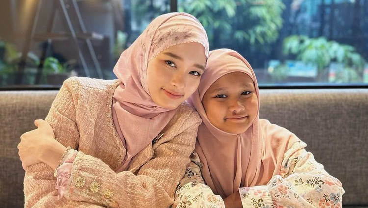 Potret Inara Rusli dan Starla