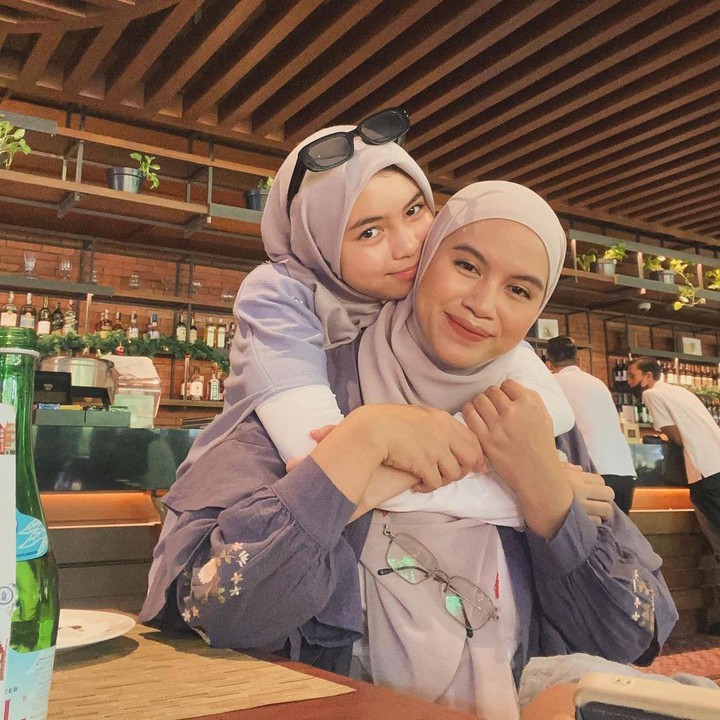<p>Melihat dari laman Instagram-nya, Ines terlihat membagikan beberapa potretnya bersama sang anak sambung. Tak hanya itu, Ines turut mengungkapkan ucapan manis pada kolom keterangan. (Foto: Instagram: @nesyanabila)</p>