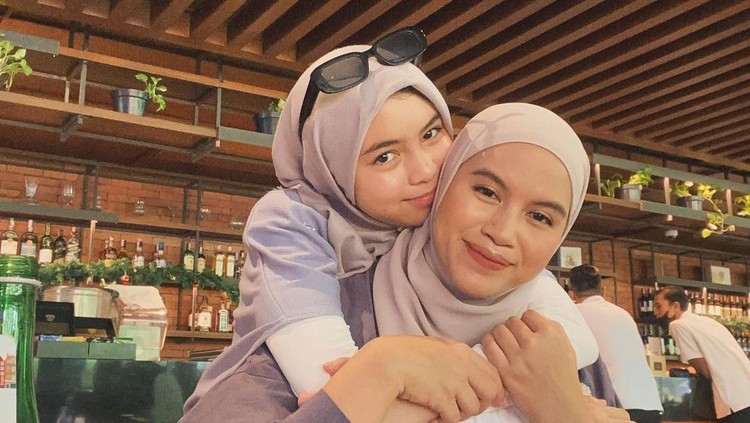 Potret Ines dan Sienna Potret Ines dan Sienna