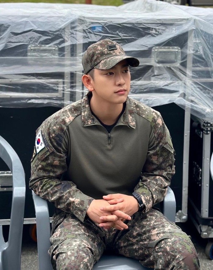 Selang beberapa hari dari Jay B, rekan satu grupnya di GOT7 yang menjadi aktor yaitu Jinyoung juga dijadwalkan akan menyelesaikan tugas militernya sebagai tentara aktif pada 4 November mendatang/ Foto: instagram.com/jinyoung_0922jy