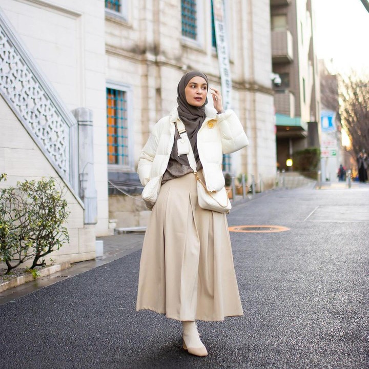 <p>Melihat potret-potret tersebut pula, netizen meninggalkan beragam komentar positif. "<em>MasyaaAllah tabarakAllah</em> suka sekali sama keluarga ini. Sehat selalu yaa," ujar akun @pipih*****. (Foto: Instagram @shireensungkar)</p>