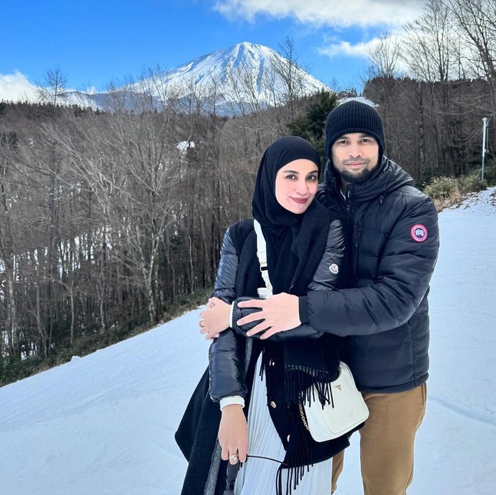 <p>Diketahui, kunjungan ke sana juga sebagai momen untuk mengisi acara, Bunda. "Dan kita ada rangkaian untuk acara disini," papar Shireen. (Foto: Instagram @shireensungkar)<br /><br /><br /></p>