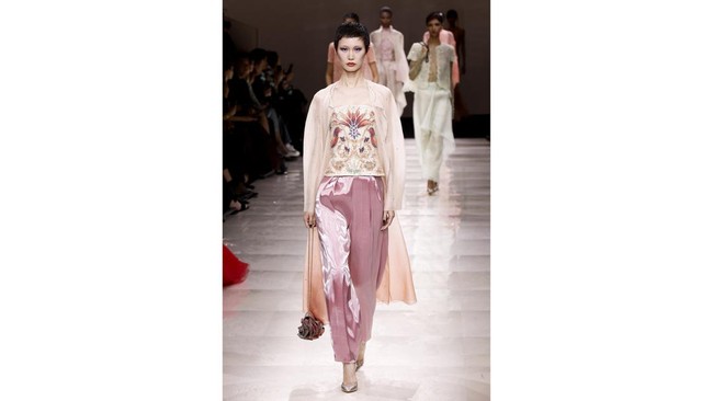 FOTO: Koleksi Haute Couture Giorgio Armani yang Menawan