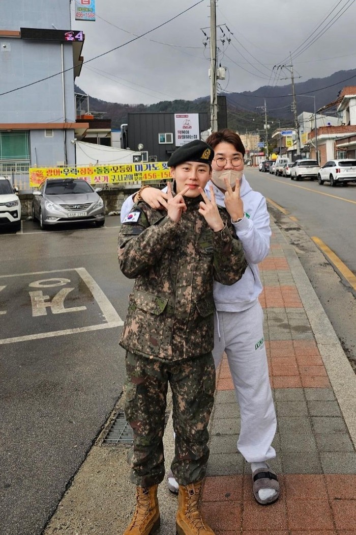 Solois yang merupakan mantan anggota Wanna One ini menjadi idol pertama yang keluar dari wamil pada 23 April nanti. Ha Sung Woon bertugas sebagai tentara aktif pada Oktober 2022, setelah sempat tertunda Covid-19/ Foto: instagram.com/gooreumseng