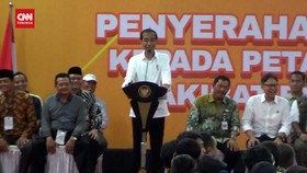 VIDEO: Jokowi Beri Bantuan ke Ribuan Petani Gagal Panen