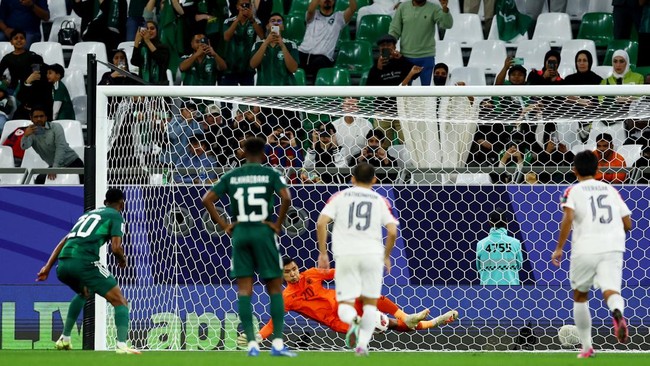 Thailand berhasil menahan imbang Arab Saudi tanpa gol pada laga pemungkas Grup F Piala Asia 2023.