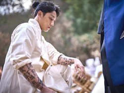 Potret Lee Do Hyun Jadi Pengusir Setan di Film Exhuma