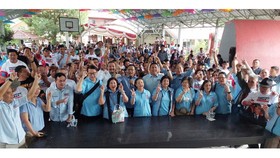 Dua Kakak Prabowo Kunjungi Kampung Halaman, Sapa Warga Minahasa