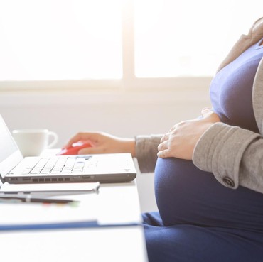 Bukan Makanan, Bumil Ini Malah Ngidam Cium Bau Ban Motor Baru