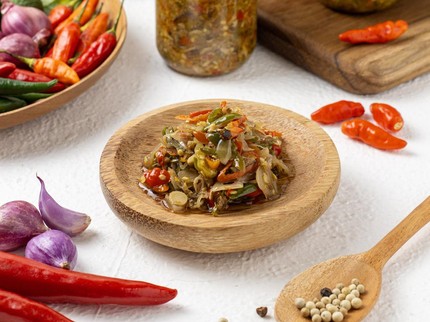 5 Resep Sambal Geprek Enak dan Pedasnya Menggugah Selera, Praktis Bun