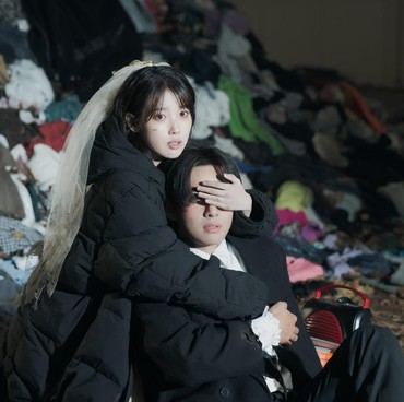 IU dan V BTS Kepergok Makan Bareng di Restoran Mewah, Rayakan Ultah?