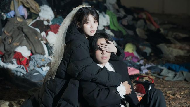 IU dan V BTS Kepergok Makan Bareng di Restoran Mewah, Rayakan Ultah?