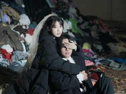 IU dan V BTS Kepergok Makan Bareng di Restoran Mewah, Rayakan Ultah?