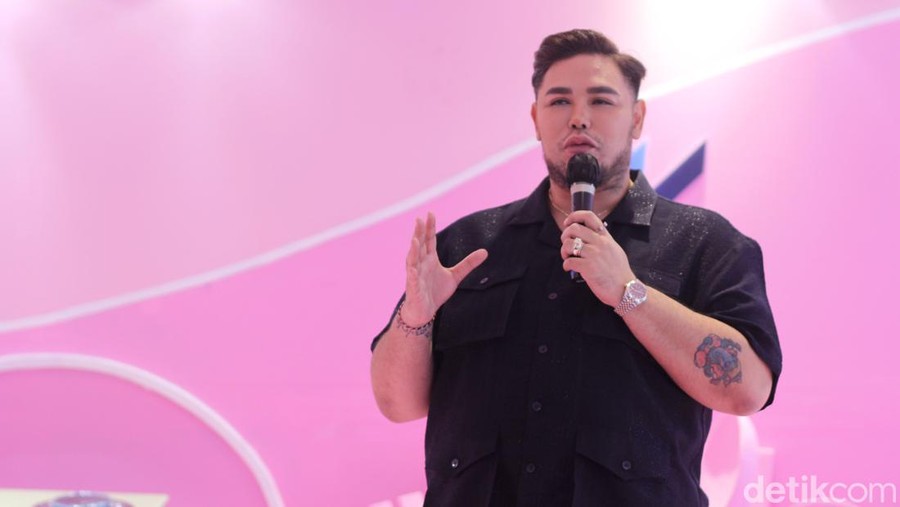 Ivan Gunawan meluncurkan Brand kompor SRY