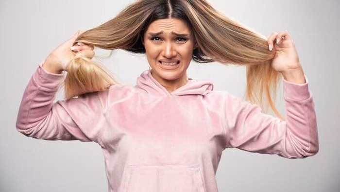 Sederet Kebiasaan Buruk yang Dapat Merusak Rambut, Kamu Pernah Lakukan?