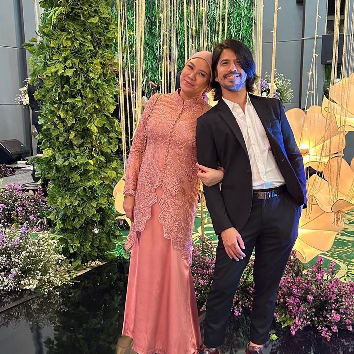 <p>Ariyo Wahab menikah dengan Milasari Wardhani pada 2002. Rumah tangga mereka hampir mencapai 22 tahun namun jauh dari gosip, Bunda. (Foto: Instagram @ariyowahab)</p>